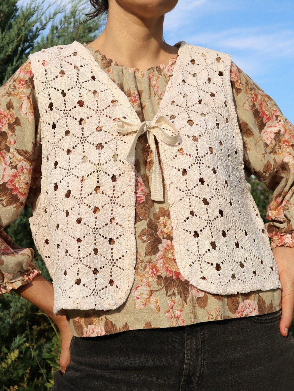 Upcycled Vintage Crochet Tablecloth Cream Tie-Front Vest Cotton L • XL